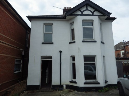 Arrange a viewing for SPACIOUS STUDENT HOUSE Limited Rd